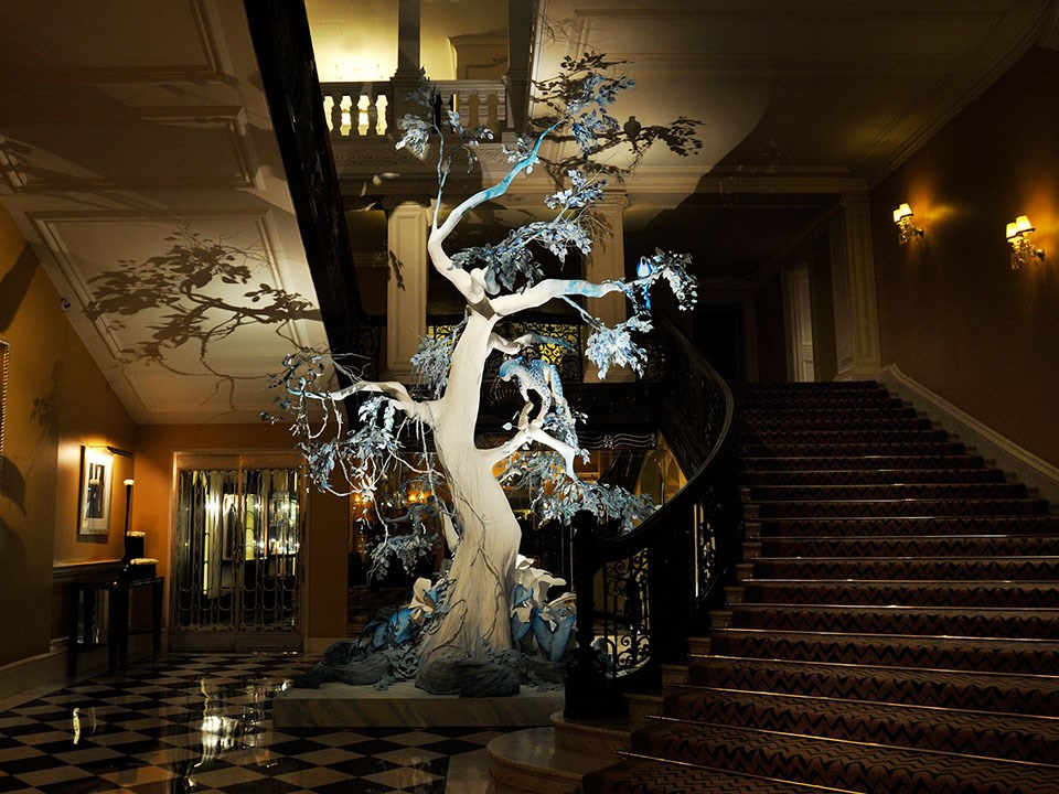Claridge's Christmas Tree from 2009 was designed by a famed fashion designer - John Galliano, for Dior.