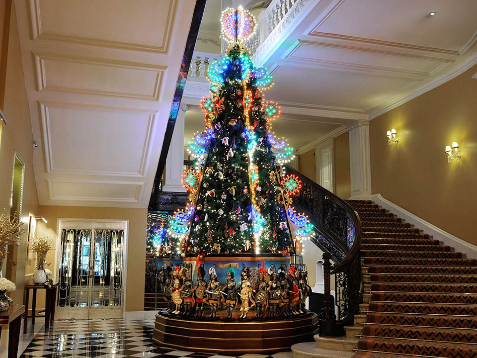 Domenico Dolce and Stefano Gabbana were the designers behind Claridge's Christmas Tree in 2013