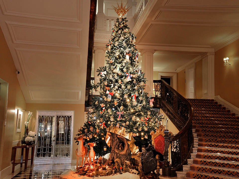 In 2014 Domenico Dolce and Stefano Gabbana designed Claridge's Christmas Tree.