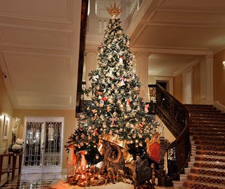 In 2014 Domenico Dolce and Stefano Gabbana designed Claridge's Christmas Tree.