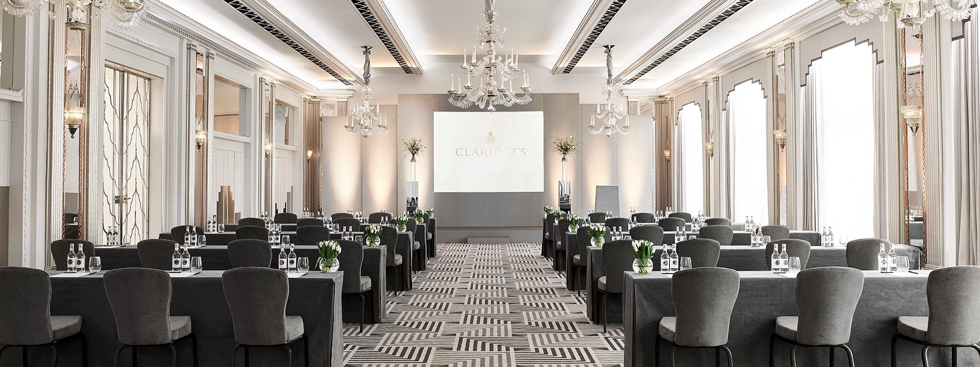 A spacious room for business events, in grey tones that exude functionality and elegance.