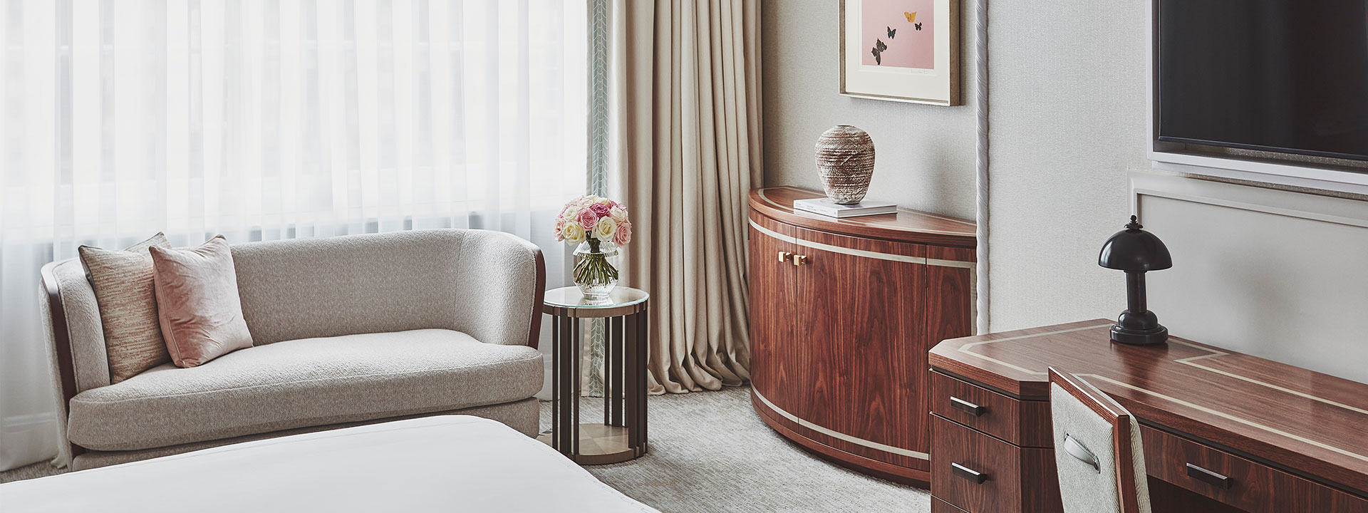 claridge's room sofa and flowers