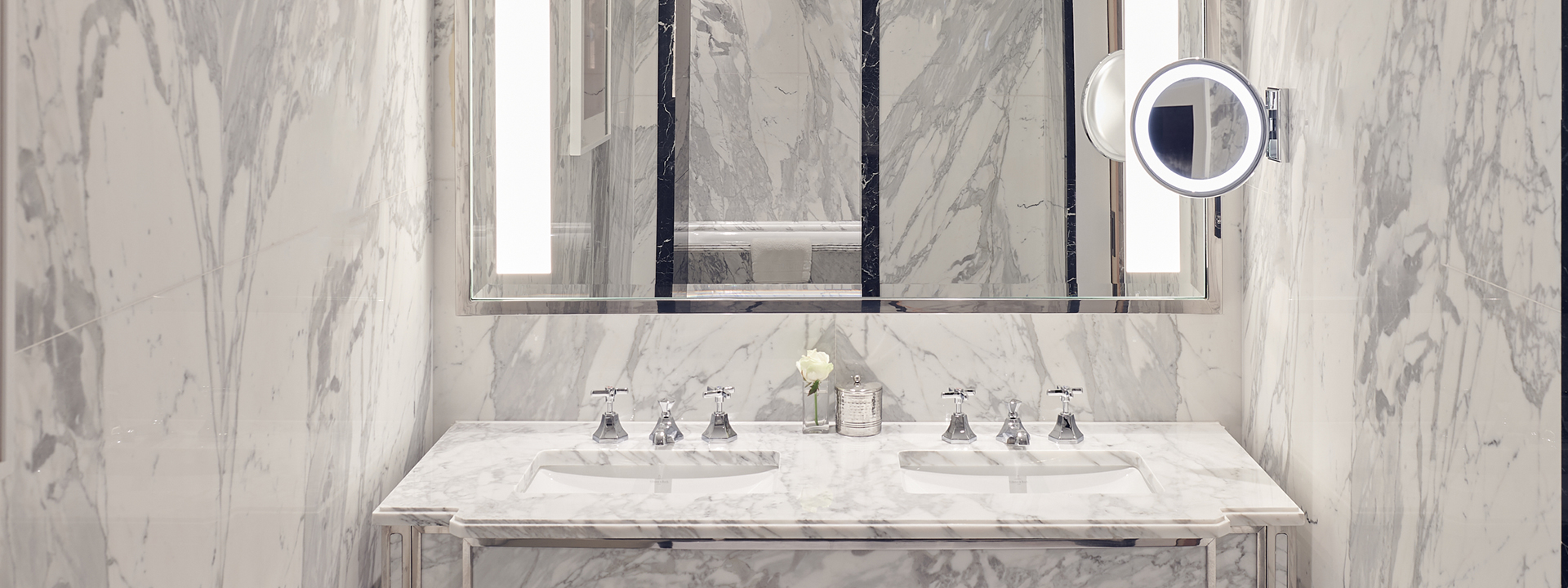 Large marble bathroom in the Deluxe Junior Suite, with subtle luxury details.