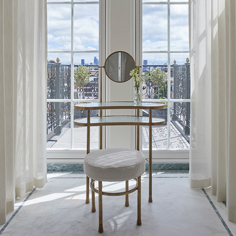 The Mews Pavilion at Claridge's - bathroom with makeup table before window with terrace and view on the roofs of London.