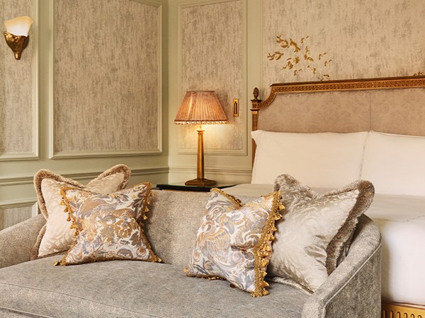 Bedroom details including gold quadrant.